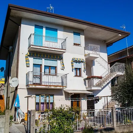Casa Piave Trilocale كاوْرلي
